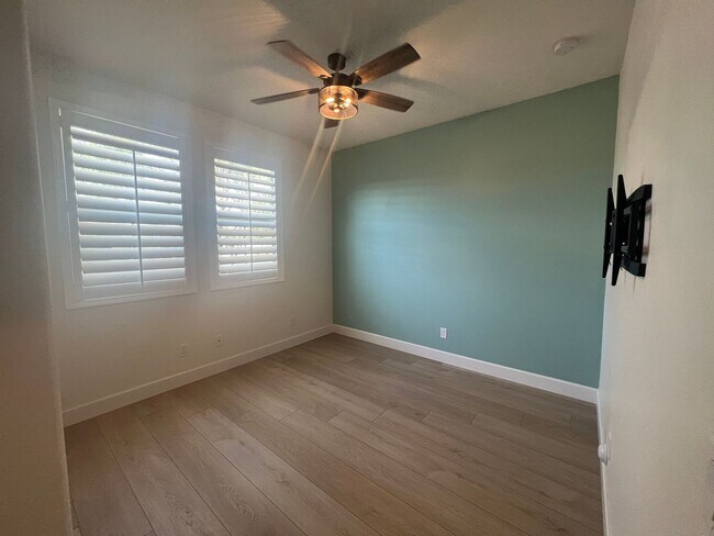 Building Photo - Updated 3 Bed/2 Bath in Excellent Glendale...