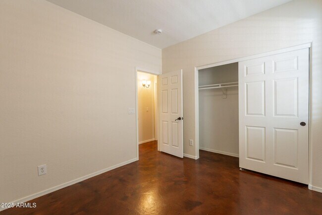 Building Photo - 888 S 165th Ln