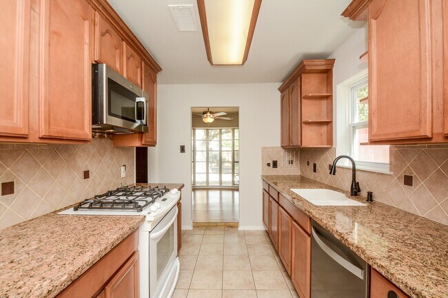 Building Photo - 7222 Pella Dr