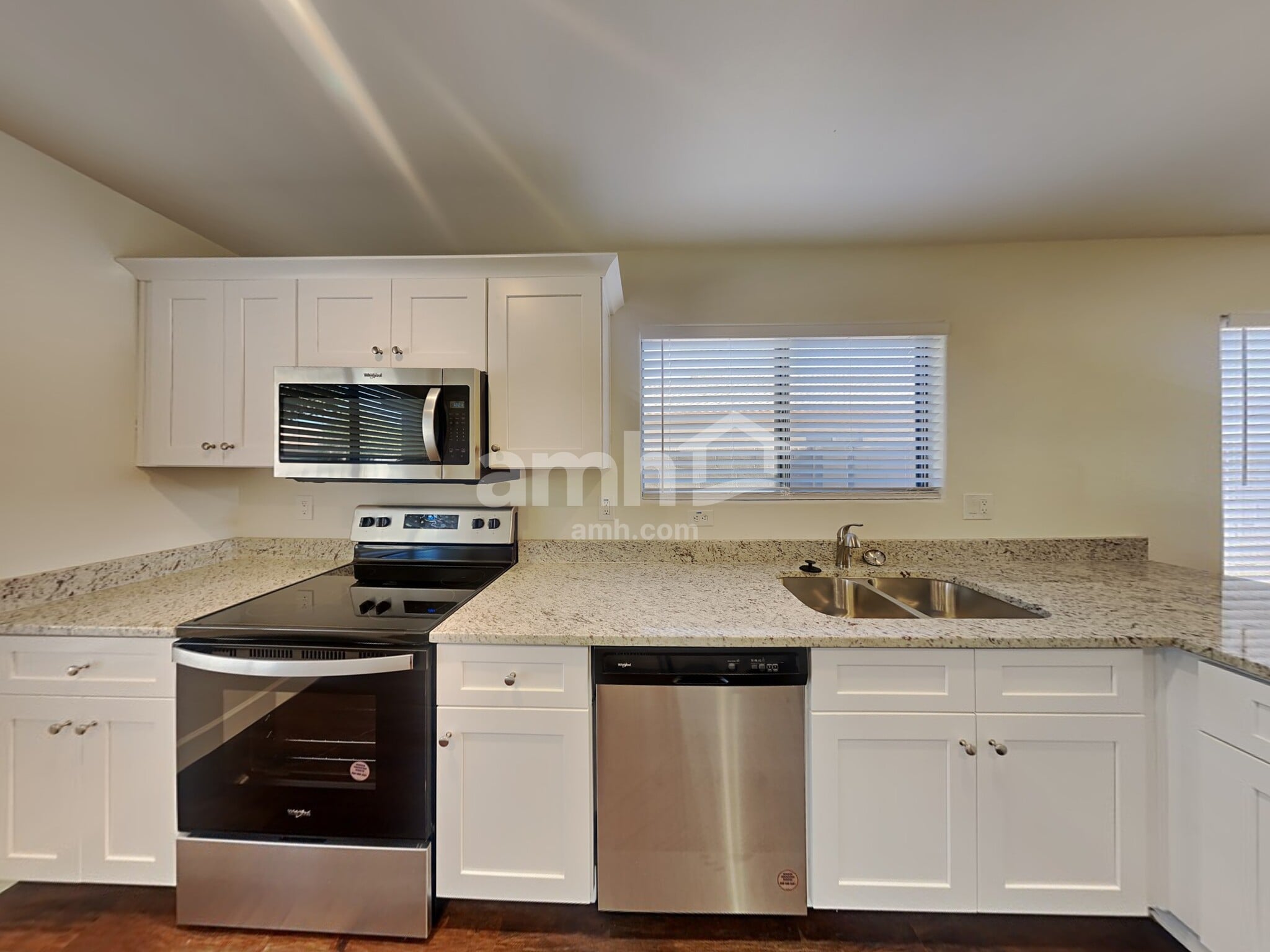 Building Photo - 12577 W Amelia Ave