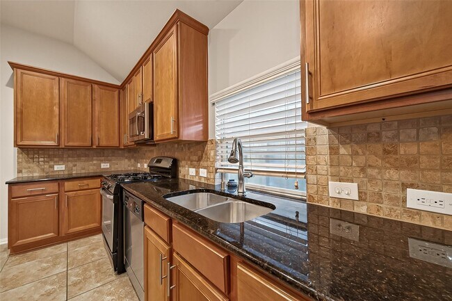 Building Photo - 28207 Chalet Park Dr