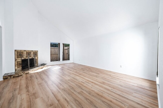 Building Photo - 4507 Medinah Pl