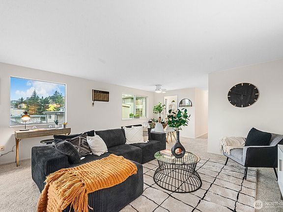 Building Photo - 610 Aloha St