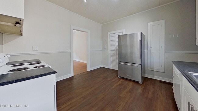 Building Photo - 917 Lasalle St