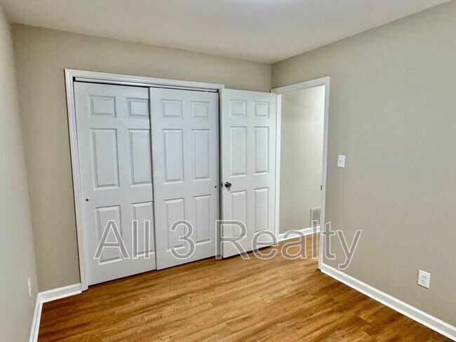 Building Photo - 3107 Sutton Dr