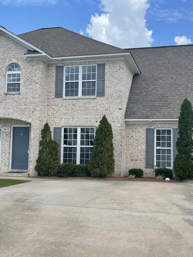 Building Photo - 2055 Cambria Dr
