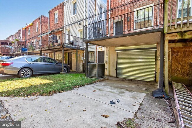 Building Photo - 5925 Woodcrest Ave