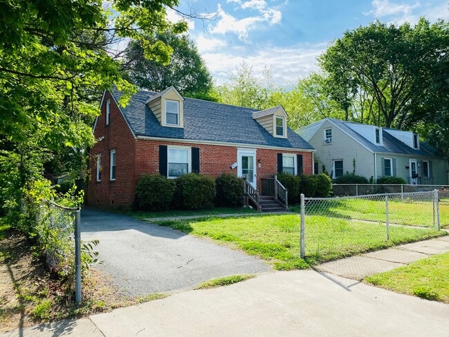 Building Photo - Adorable 3bdrm/1.5bth Cape-Cod  Located in Richmond's Southside!!  **NEWLY RENOVATED**