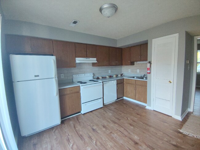 Building Photo - 61 Ferguson Dr