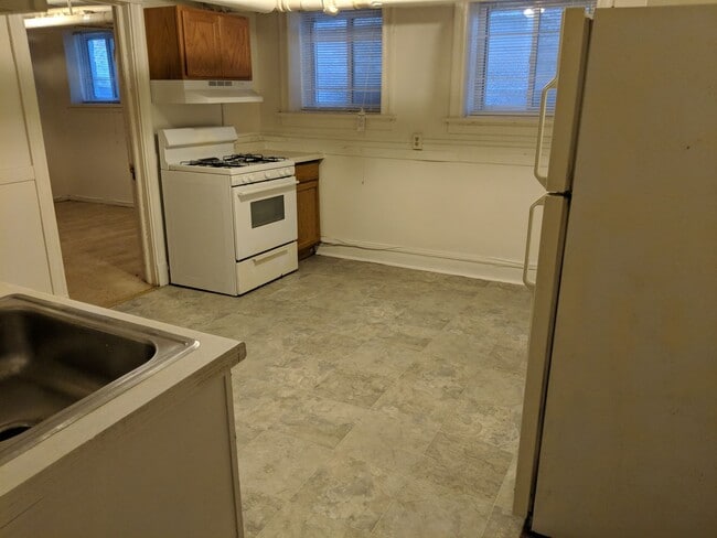 Interior Photo - 1902 E Linnwood Ave