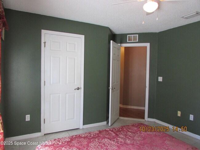 Building Photo - 534 White Plains Ave SW