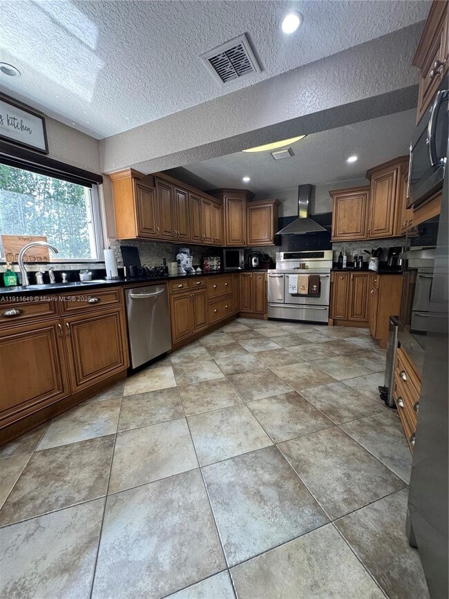 Building Photo - 6905 SW 148th Ct