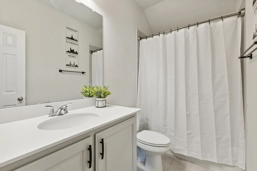 Building Photo - 5601 Bottiglia Way