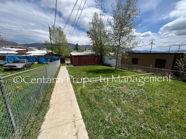 Building Photo - 646-648 S Montana