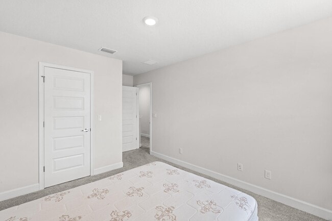 Building Photo - 692 NE Turtleback Trail