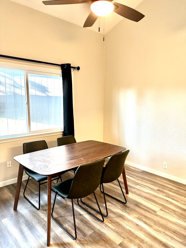 Building Photo - 2037 Robert Way