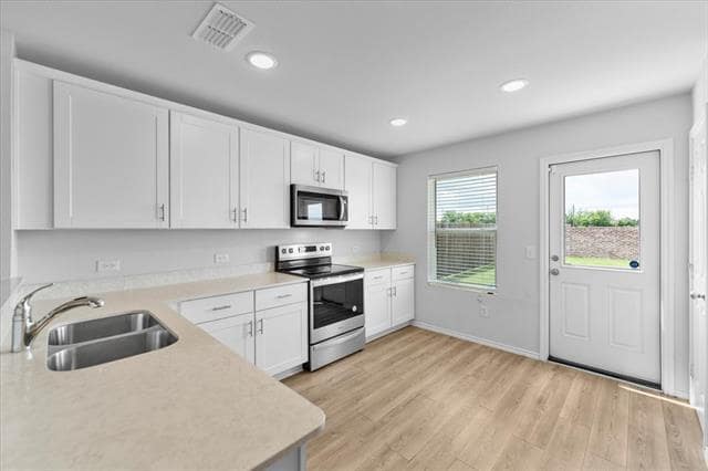 Building Photo - 445 Grenada Lk Dr