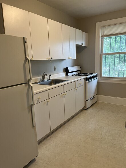 Building Photo - 4101 Roland Ave