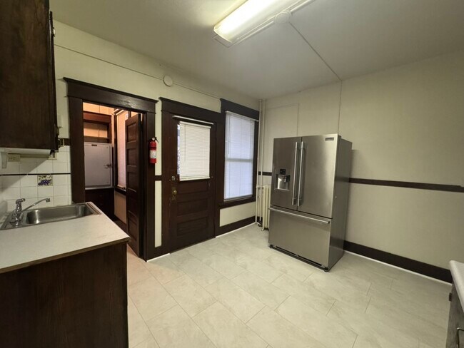 Building Photo - Stephens Properties 1319