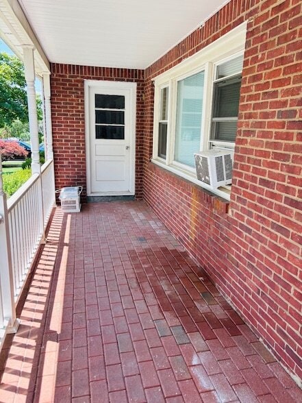 Building Photo - 75 Elm Ave