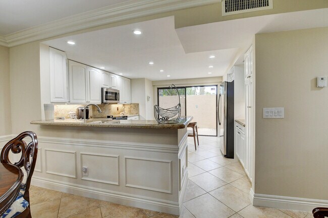 Building Photo - 7242 Clunie Pl