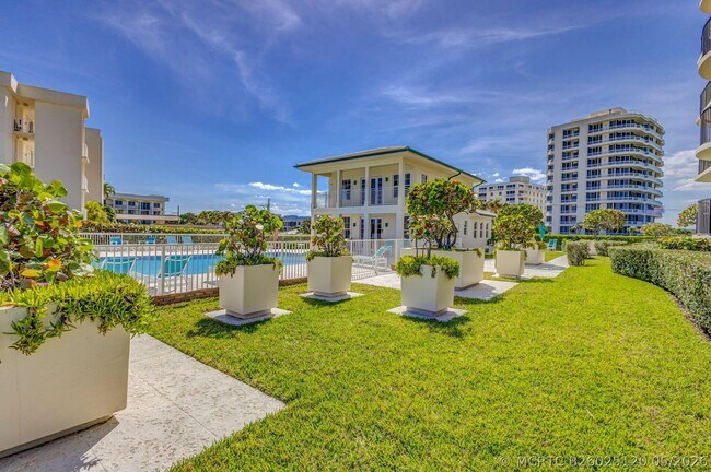 Building Photo - 400 S Beach Rd