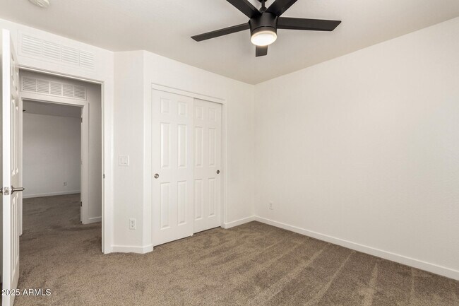 Building Photo - 479 E Dragon Springs Dr