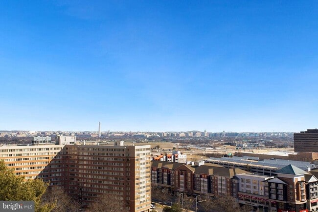 Building Photo - 1101 S Arlington Ridge Rd