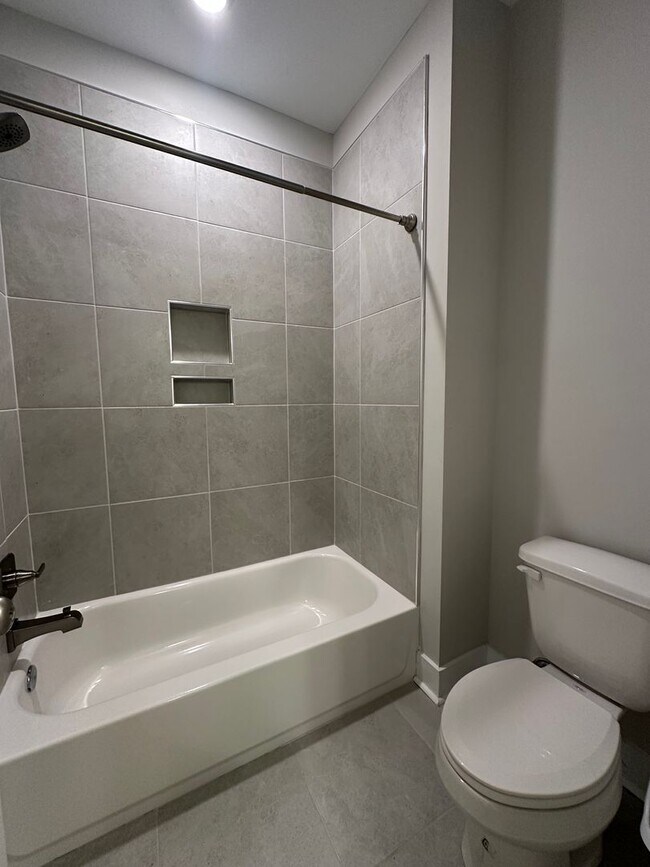 Building Photo - Gorgeous newer 2-Story, 4 bedroom Home in South Walton County