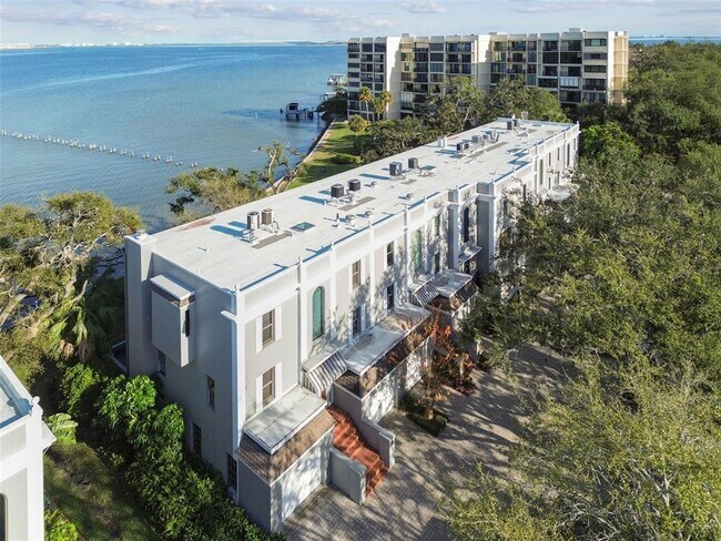 Building Photo - 5010 Bayshore Blvd