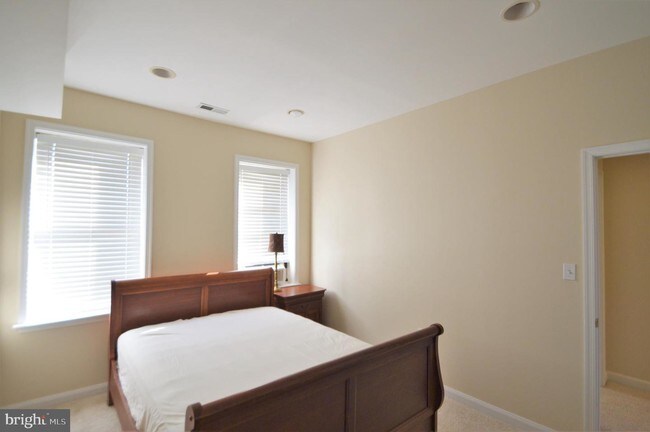 Building Photo - 720 K St NE