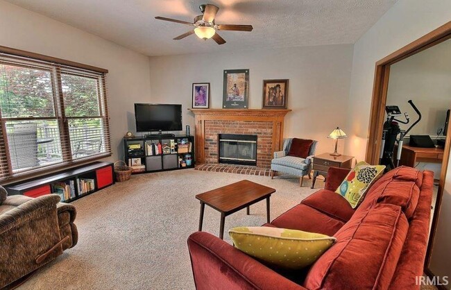 Building Photo - 1853 Blackbird Ct