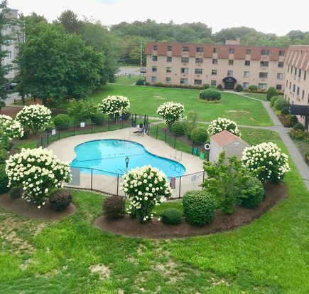 Building Photo - 135 Grove St