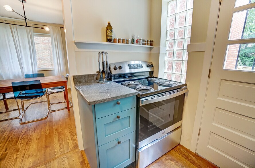 Building Photo - 531 Norway Ave