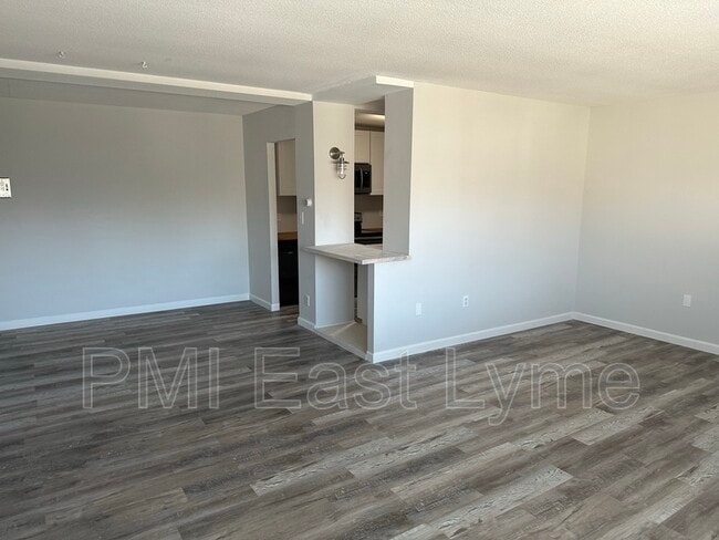 Building Photo - 292 Pequot Ave