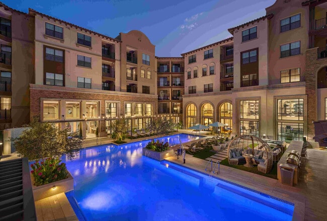 Building Photo - Manor Scottsdale