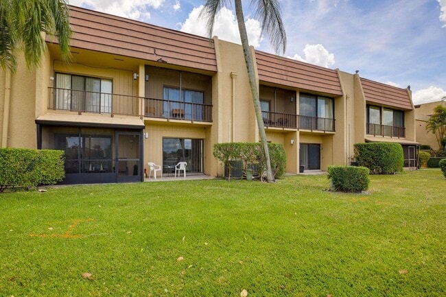 Building Photo - 4657 Fountains Dr S