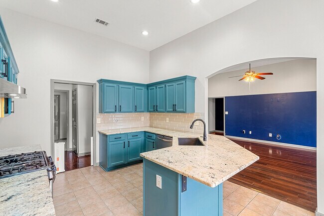 Building Photo - 5160 Oaks Landing Ct