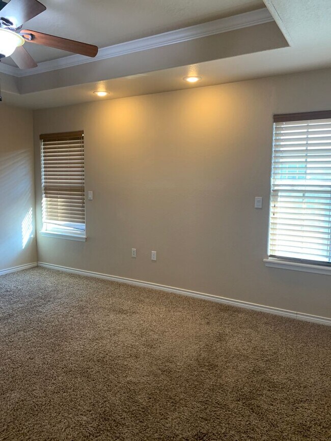Building Photo - 4301 Sandstone Dr
