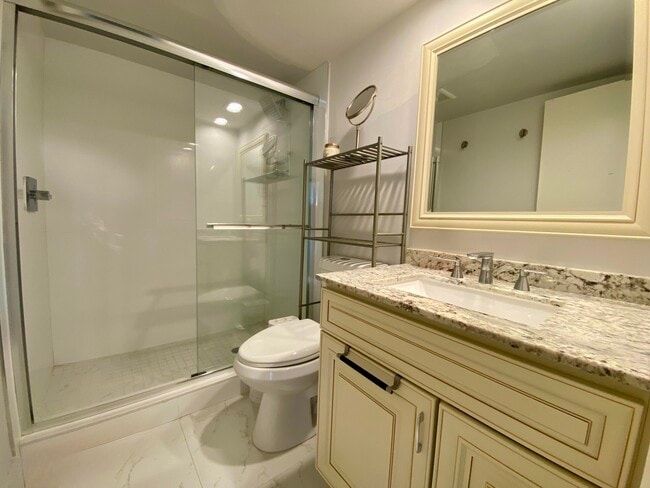 Building Photo - 3800 Oaks Clubhouse Dr