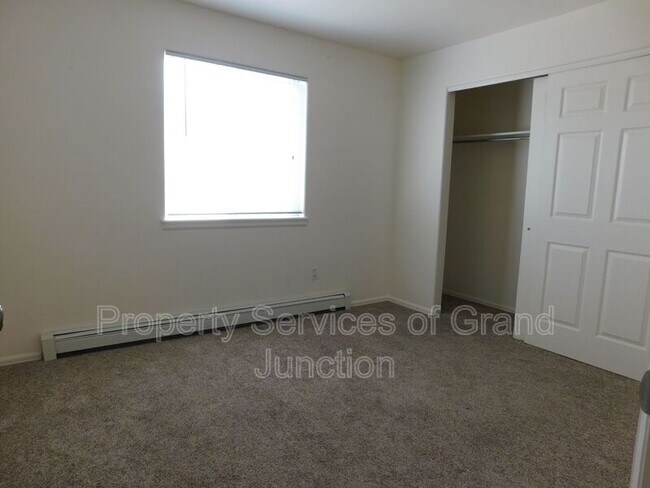 Building Photo - 1157 E Carolina Ave