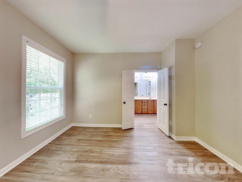 Building Photo - 557 McCarthy Dr