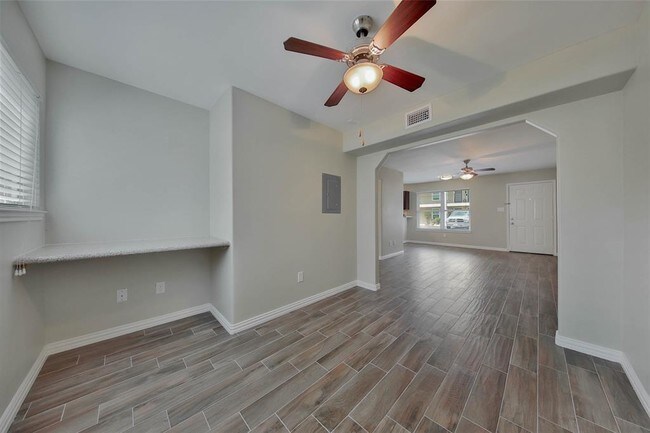 Building Photo - 1109 W 25th St