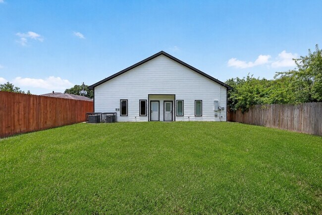 Building Photo - 5027 Dickens Rd