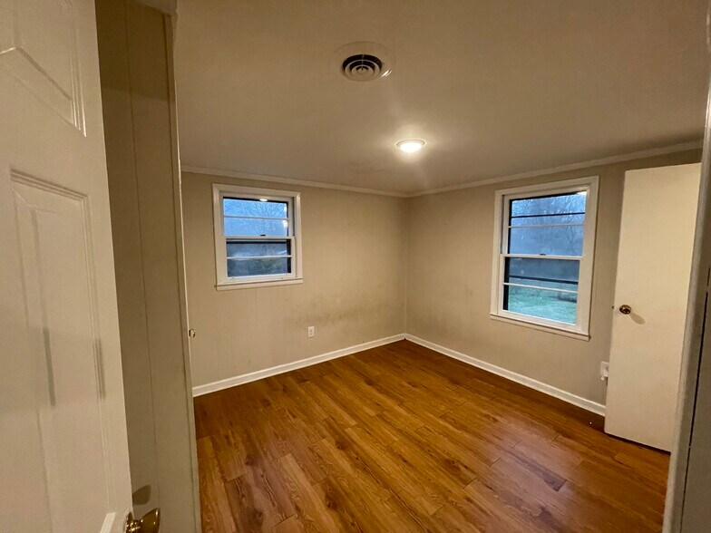 Building Photo - 1001 Moreland Dr