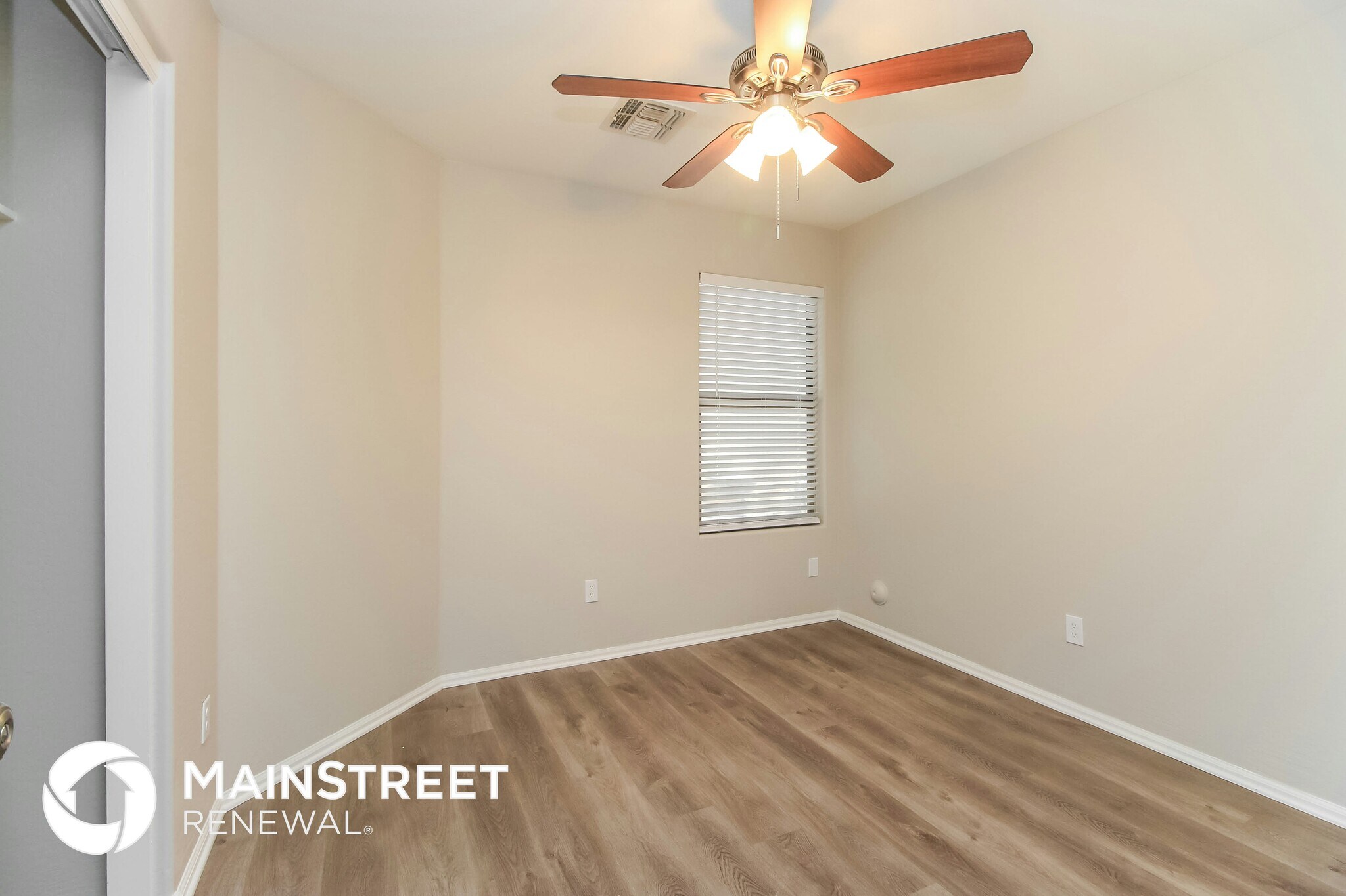 Building Photo - 1320 E Julie Ave