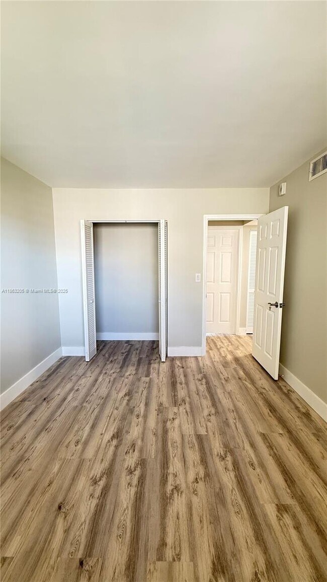 Building Photo - 1750 NE 191st St