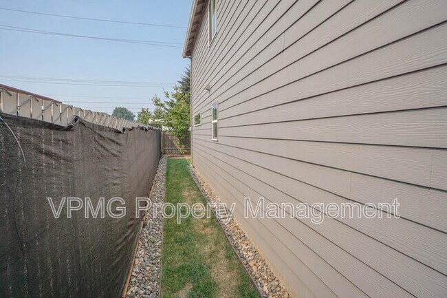 Building Photo - 13602 NE 75th Cir