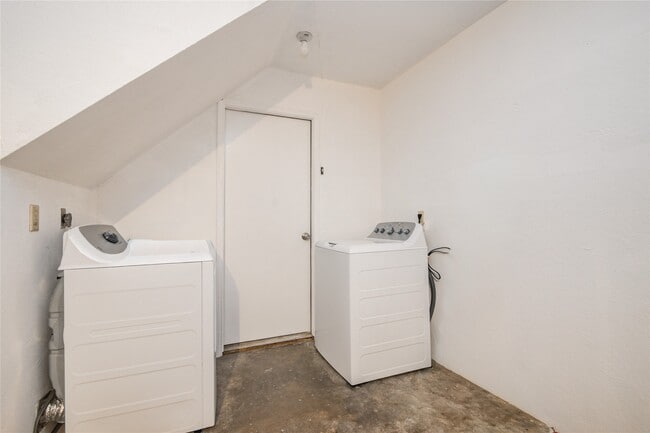 Building Photo - 20403 White Poplar Dr