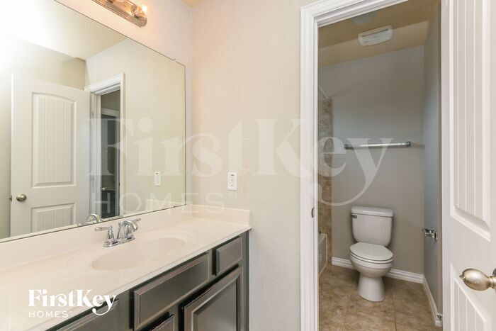 Building Photo - 520 Glacier St